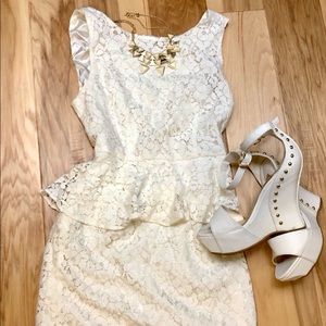 White lace dress🎀💕